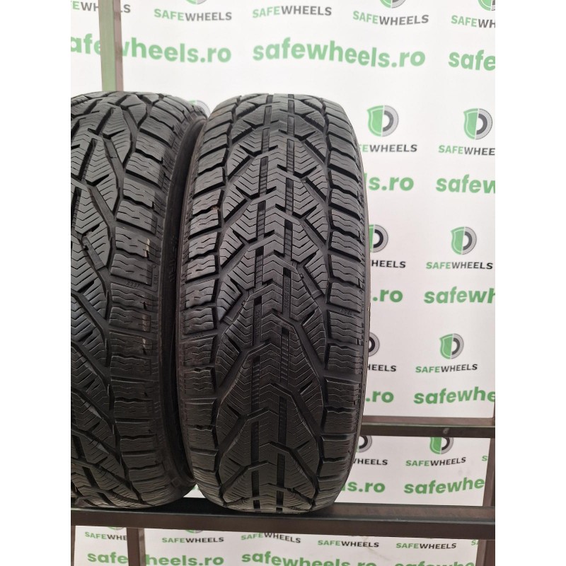 KORMORAN Snow 215/60 R16
