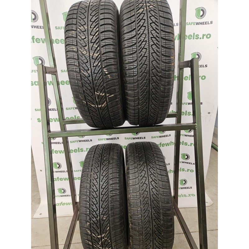 GOODYEAR ULTRA GRIP 8 PERFORMANCE 215/60 R16 GOODYEAR ULTRA GRIP 8 PERFORMANCE 215/60 R16
