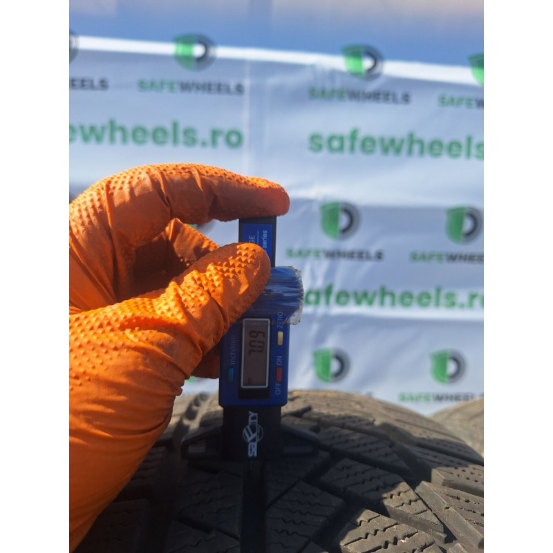 CONTINENTAL ContiWinterContact TS 850 P 235/45 R20