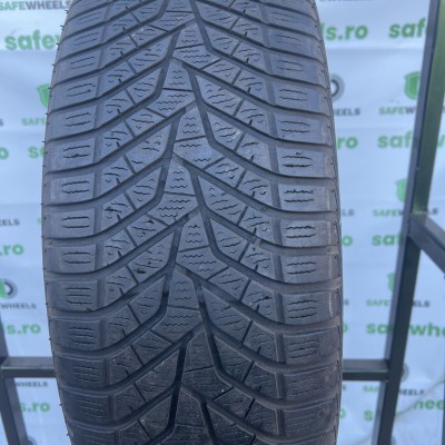 YOKOHAMA Bluearth winter v905 235/55 R20